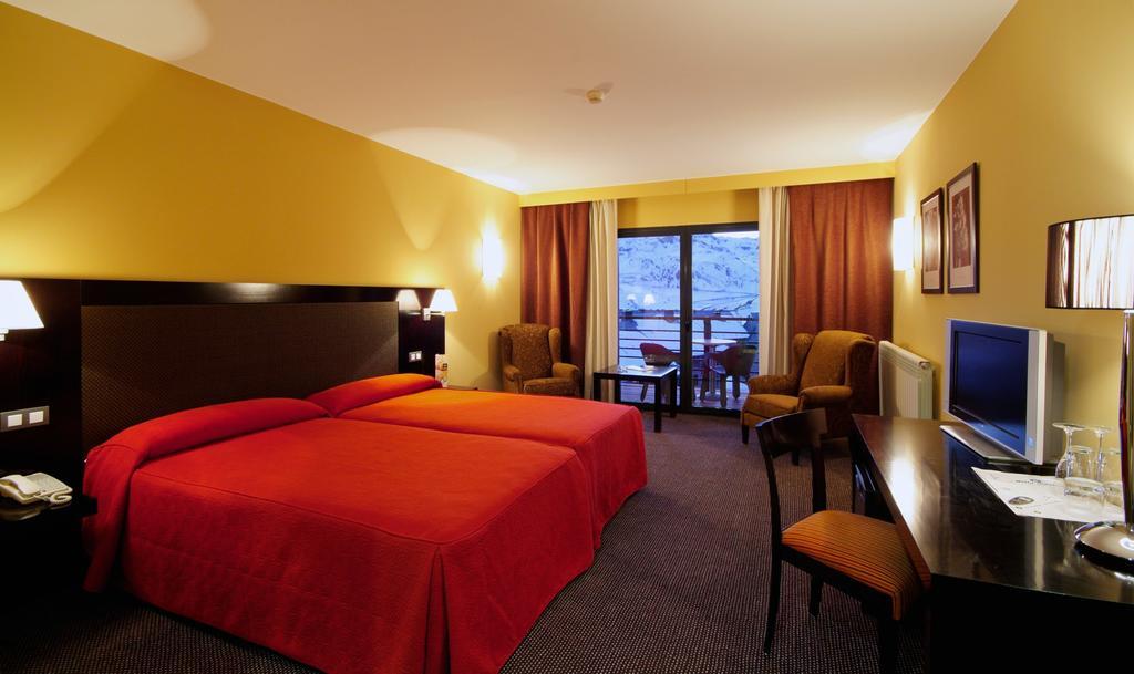 Hg Alto Aragon Hotel Formigal Room photo